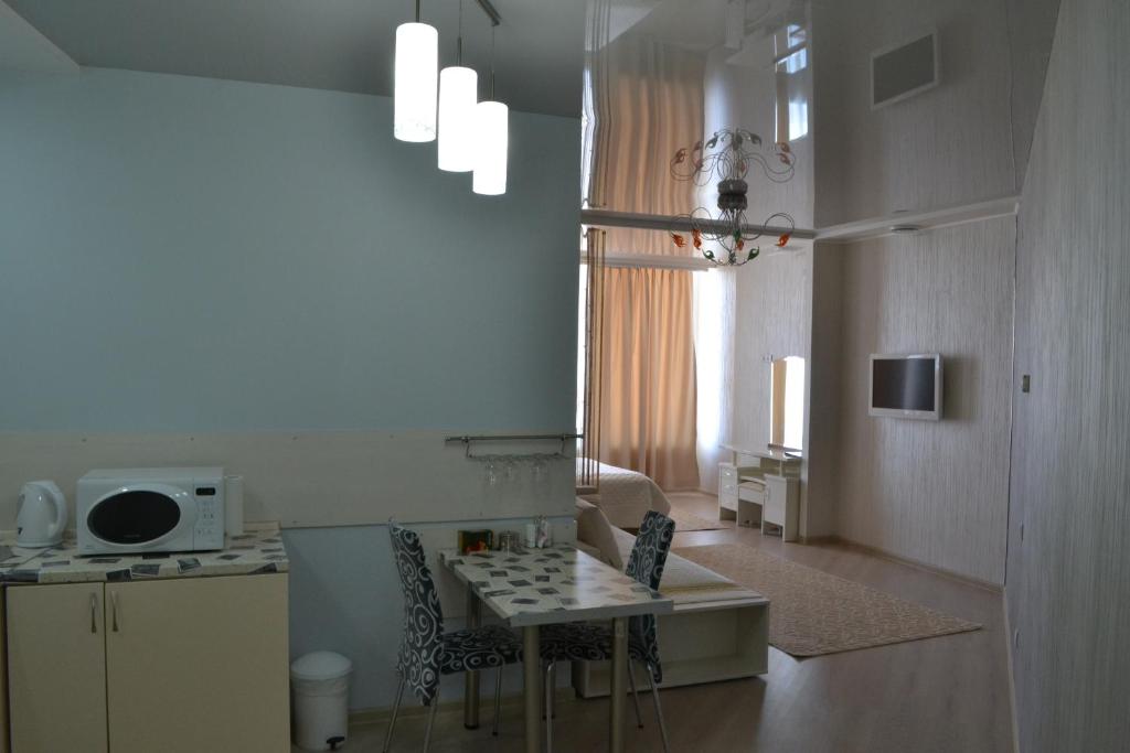 Seven Eleven Apartment HOTEL in Most City - Studio With Lake View