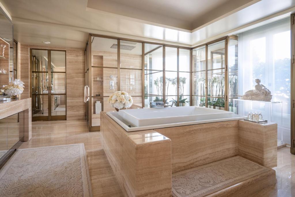 Four Seasons Hotel George V Paris