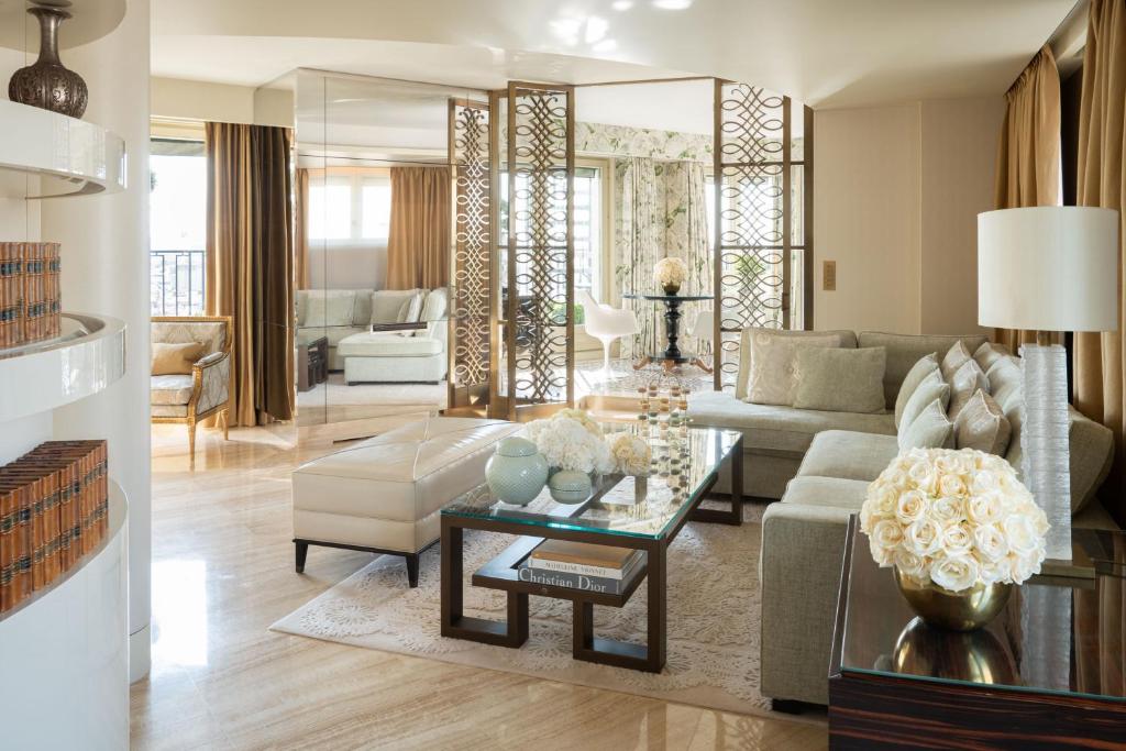 Four Seasons Hotel George V Paris - Resim 39