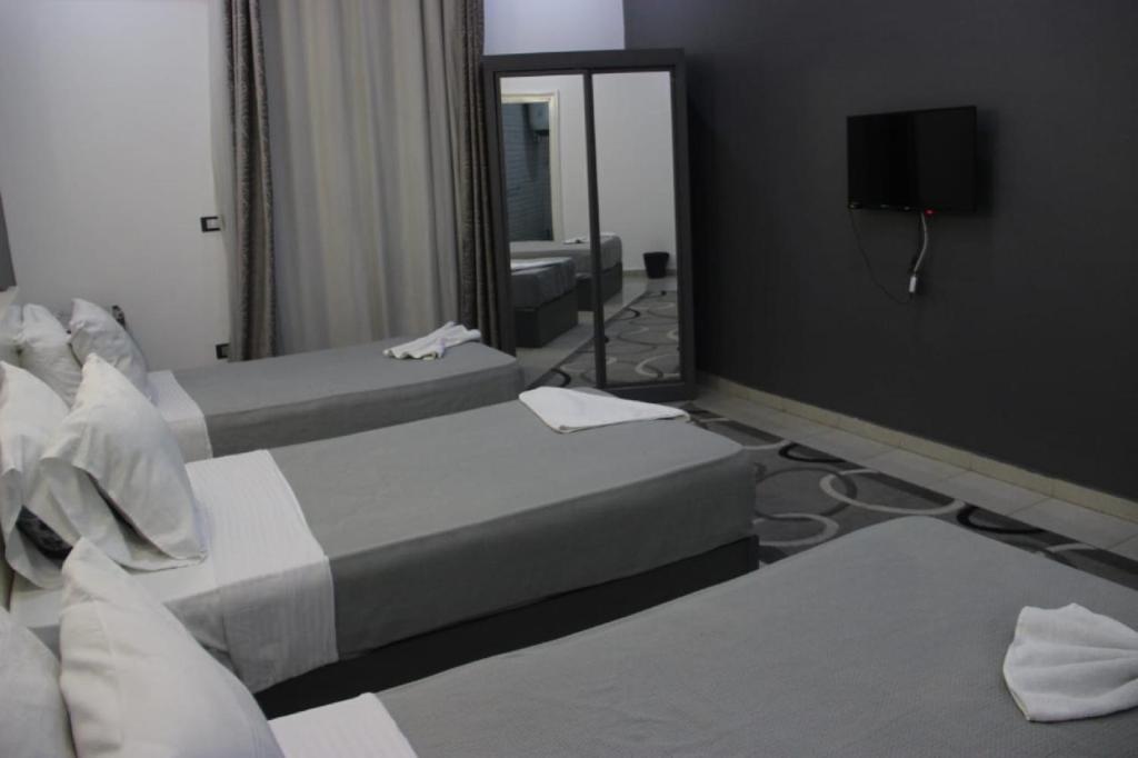Postel nebo postele na pokoji v ubytování Azar Boutique Hotel