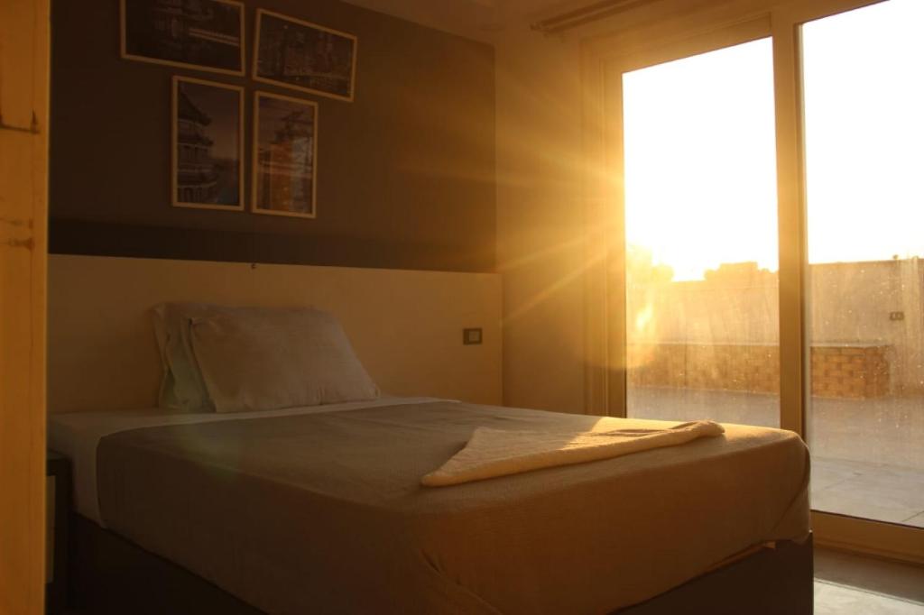 Postel nebo postele na pokoji v ubytování Azar Boutique Hotel