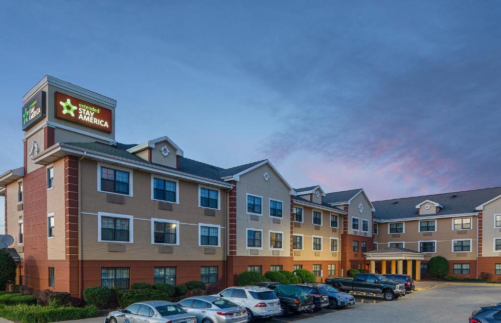 a hotel with cars parked in a parking lot at Extended Stay America Suites - Chicago - Woodfield Mall in Schaumburg