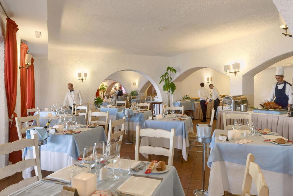 Restaurace v ubytování COLONNA GRAND HOTEL CAPO TESTA, a Colonna Luxury Beach Hotel, Santa Teresa Sardegna