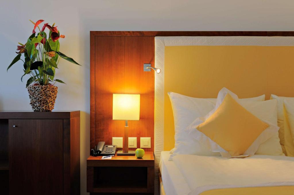 Postel nebo postele na pokoji v ubytování Radisson Blu Hotel, St. Gallen