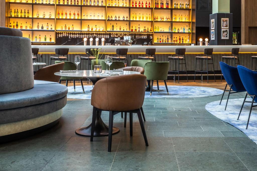 Lounge nebo bar v ubytování Radisson Blu Hotel Köln