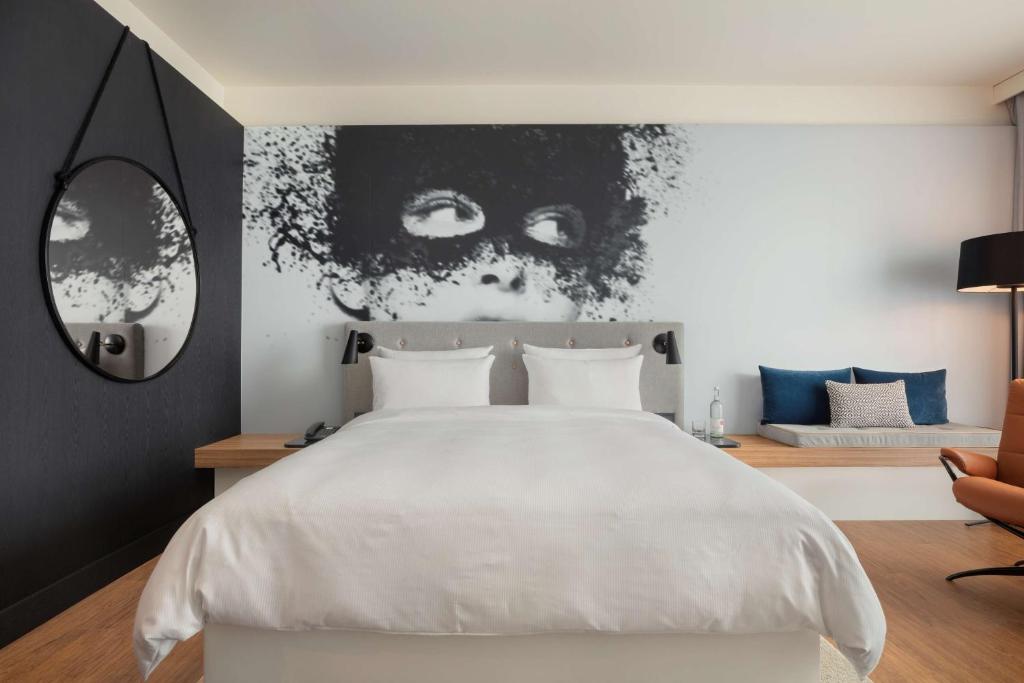 Postel nebo postele na pokoji v ubytování Radisson Blu Hotel Köln
