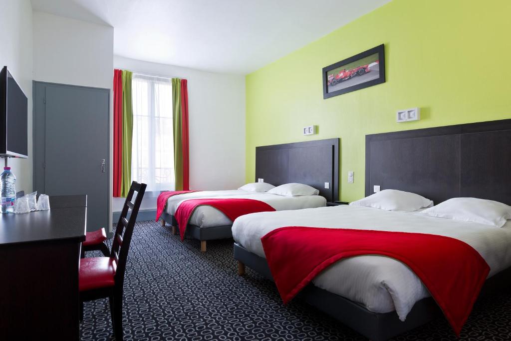 Postel nebo postele na pokoji v ubytování Enzo Hotels Contrexeville