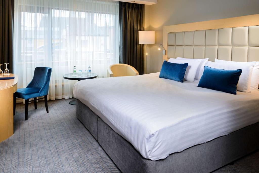 Letto o letti in una camera di Radisson Blu Hotel, Athlone