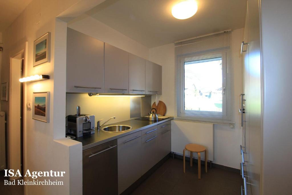 A kitchen or kitchenette at PERLE - Ski-to-door Family apartment