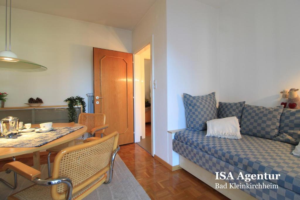 A seating area at PERLE - Ski-to-door Family apartment