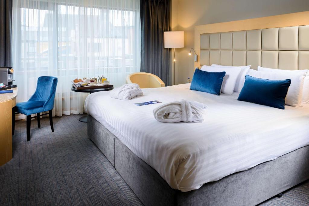 Letto o letti in una camera di Radisson Blu Hotel, Athlone