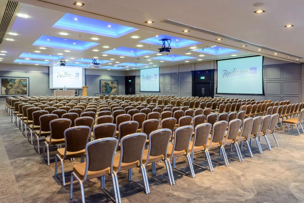 Zona business o sala conferenze di Radisson Blu Hotel, Athlone