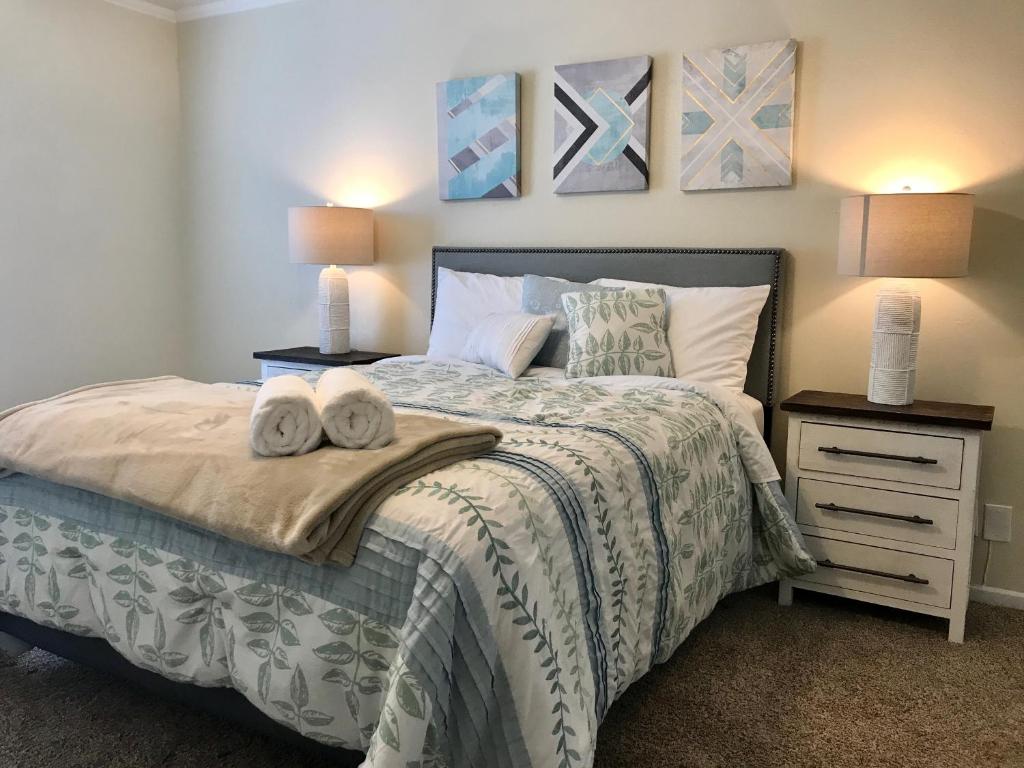 a bedroom with a bed with two towels on it at The Georgian - A Birdy Vacation Rental in San Antonio