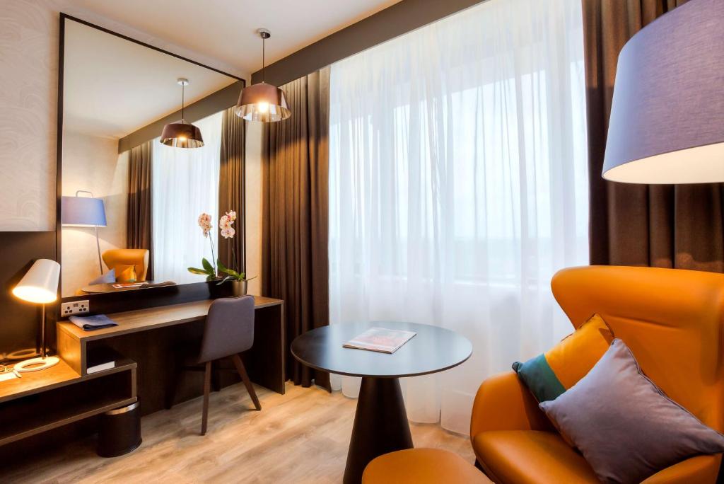 Clayton Hotel Dublin Airport Central photo
