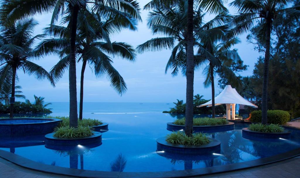 a view of the ocean from the resort at Radisson Blu Resort Temple Bay Mamallapuram in Mahabalipuram