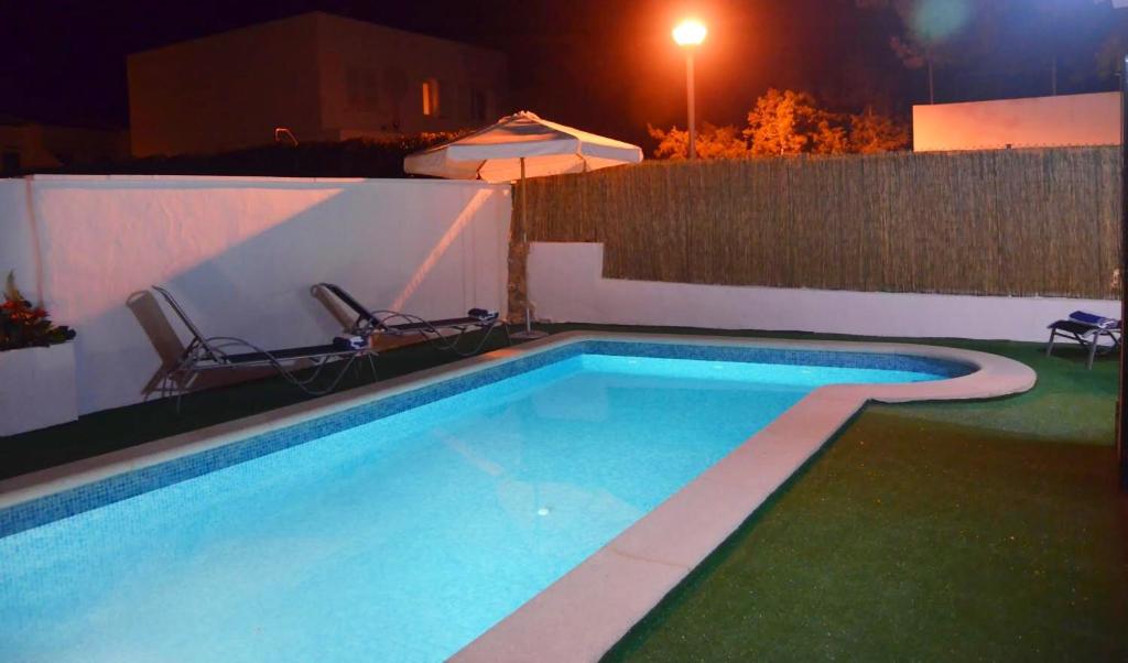 Chalet familiar con piscina privada, Cala Blanca – Updated ...