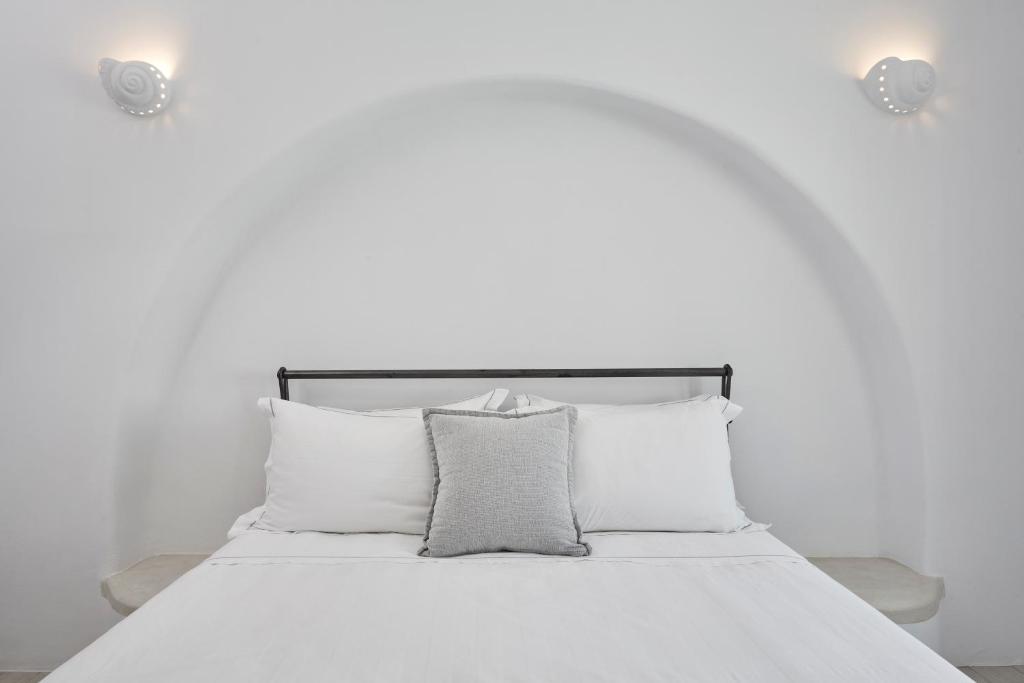 Postel nebo postele na pokoji v ubytování DUNES - Semi Based Apartment with Indoor Garden - Part Of White Dunes Luxury Boutique Hotel
