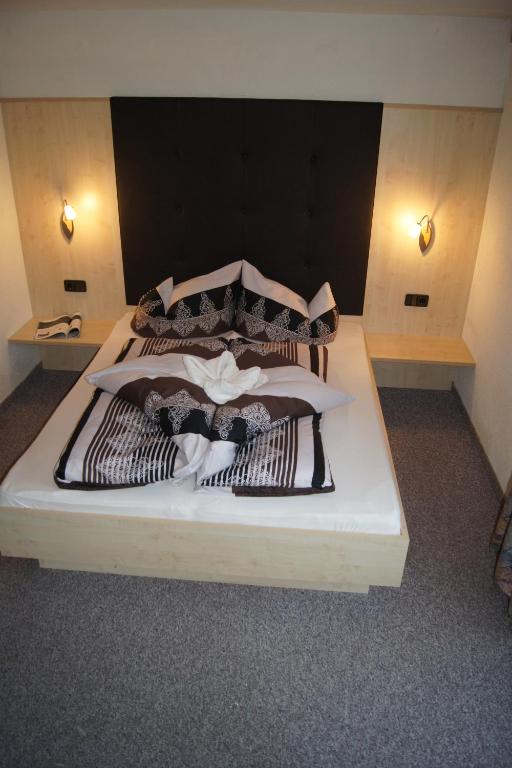 a white bed with pillows on top of it at Familienferienhaus Florentine in Längenfeld