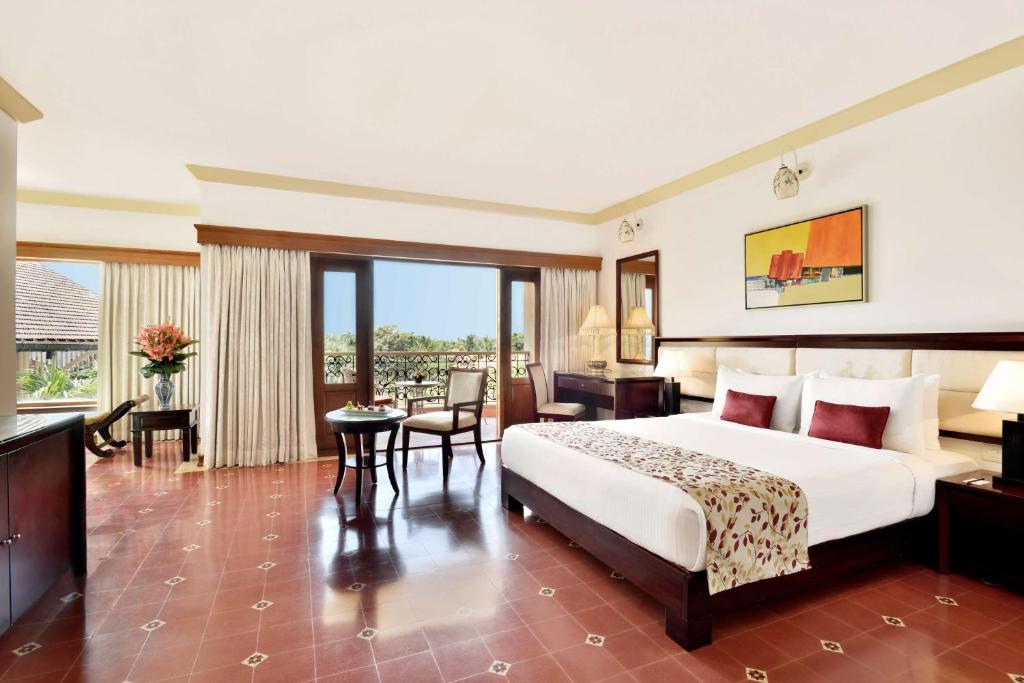 Postel nebo postele na pokoji v ubytování Radisson Blu Resort, Goa
