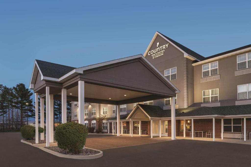 Country Inn & Suites by Radisson, WI, Updated