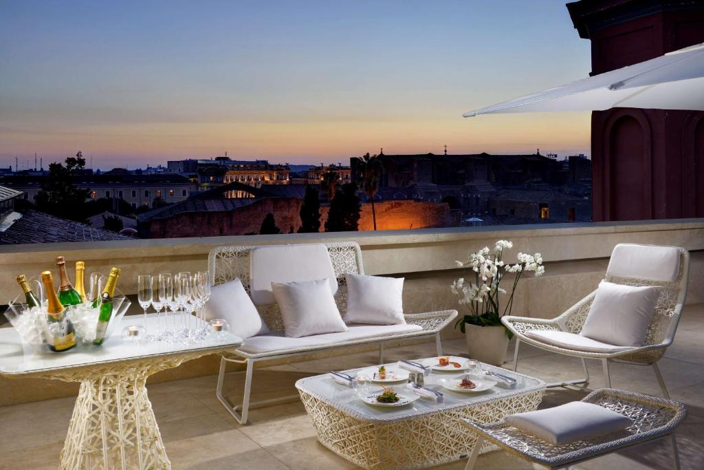 Balkón nebo terasa v ubytování Palazzo Montemartini Rome, A Radisson Collection Hotel