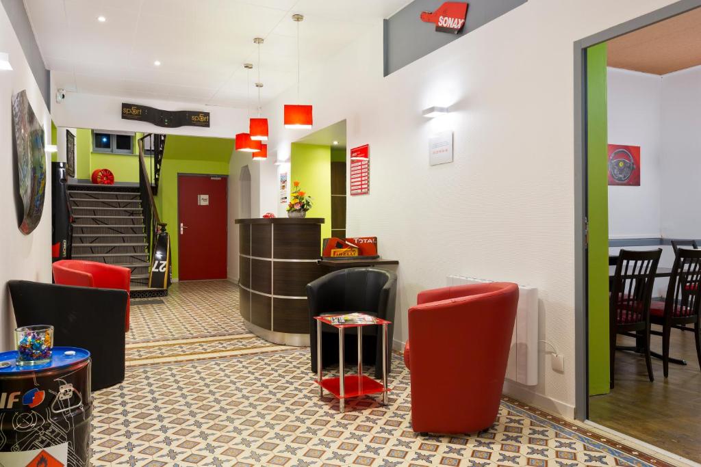 Posezení v ubytování Enzo Hotels Contrexeville