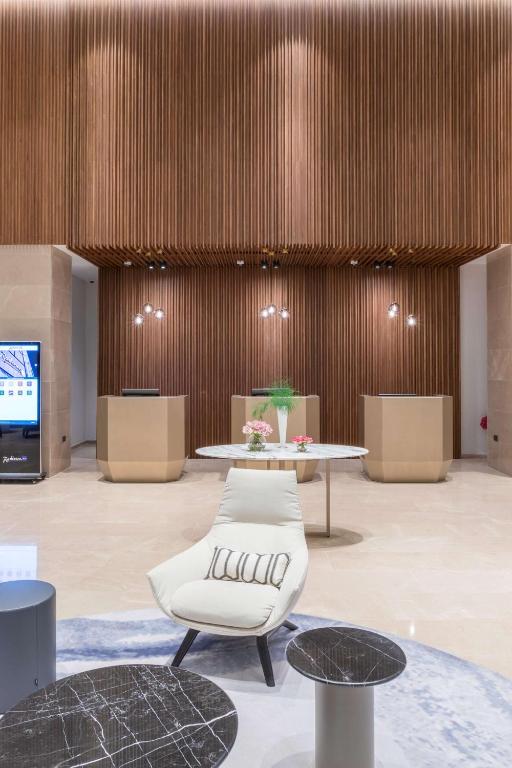 TV a/nebo společenská místnost v ubytování Radisson Blu Hotel, Larnaca