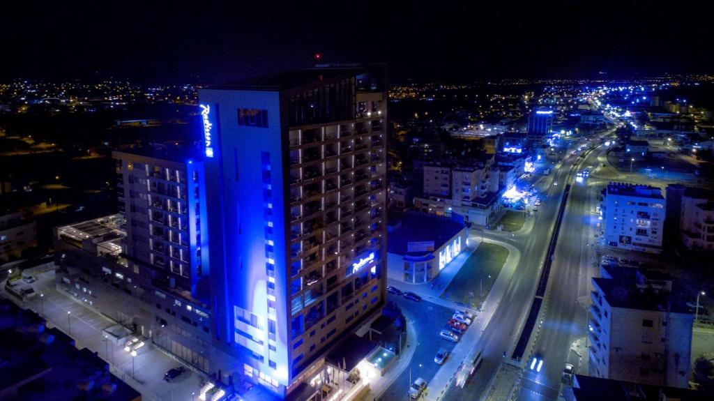 Nespecifikovaný výhled na destinaci Larnaka nebo výhled na město při pohledu z hotelu