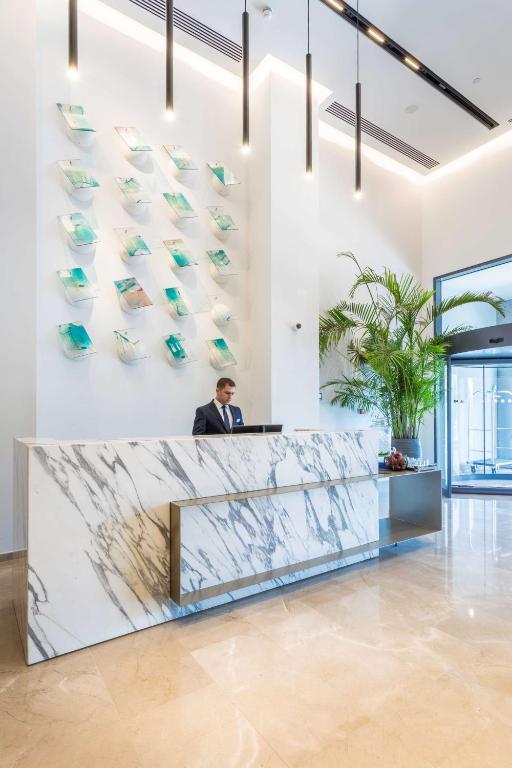 Vstupní hala nebo recepce v ubytování Radisson Blu Hotel, Larnaca