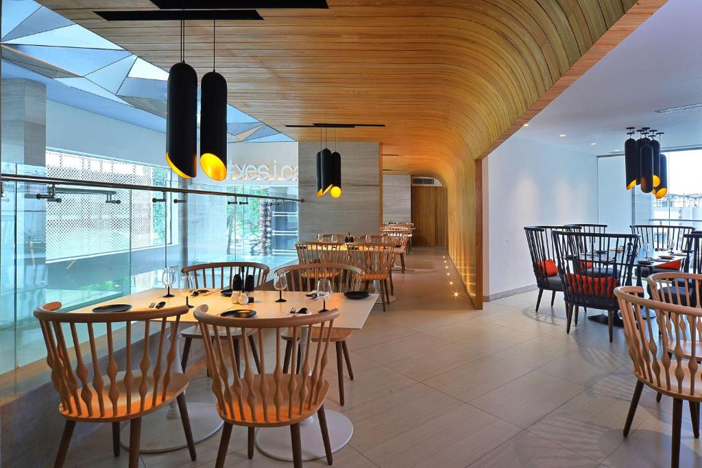 Restaurace v ubytování Radisson Bengaluru City Center