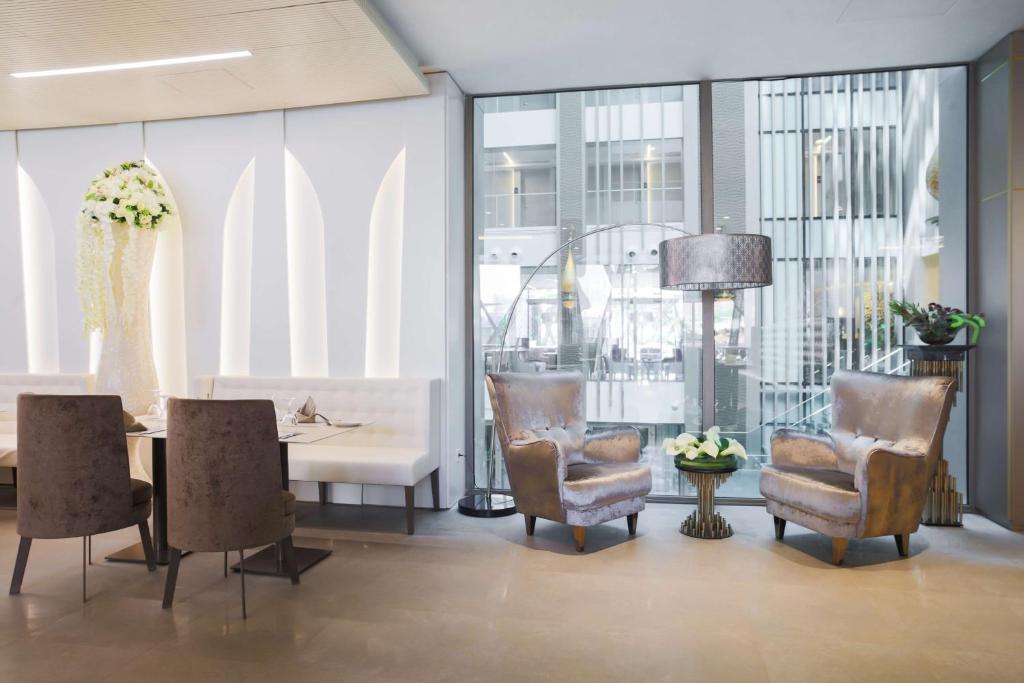 Posezení v ubytování The Legacy Luxury Hotel, Algiers