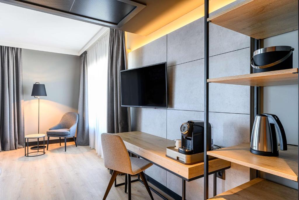 TV a/nebo společenská místnost v ubytování Radisson Hotel Antwerp Berchem