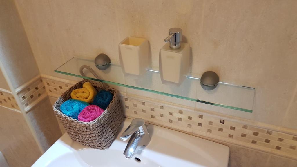 Kúpeľňa v ubytovaní Központhoz közeli - Cool Tettye Apartman