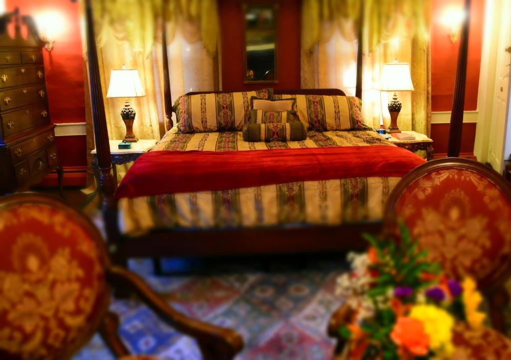 Daniels House Inn - 