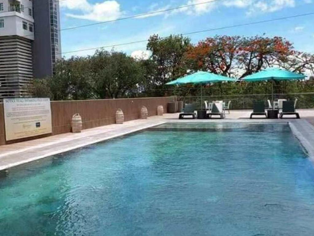 The swimming pool at or close to YokosoCEBU & Private Parking