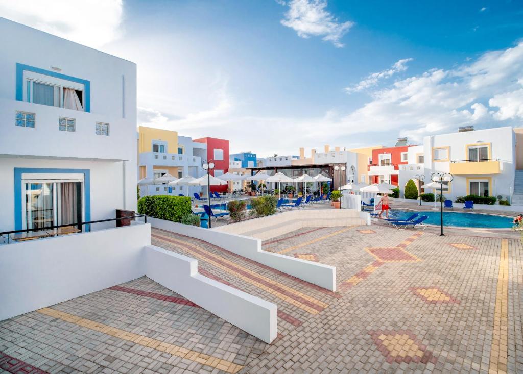Bazén v ubytování Gennadi Gardens Apartments & Villas nebo v jeho okolí