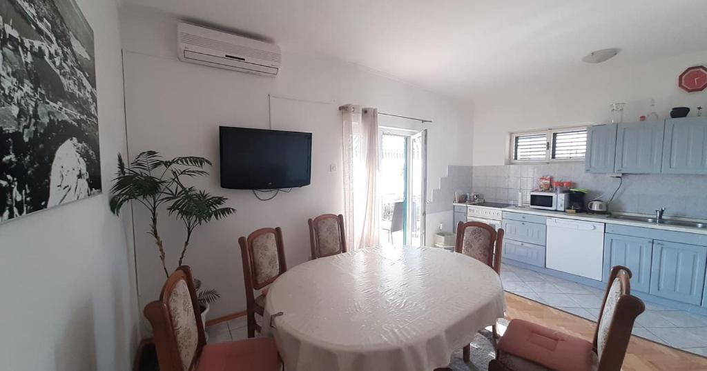 Kuchyň nebo kuchyňský kout v ubytování Apartments Villa Ravlić