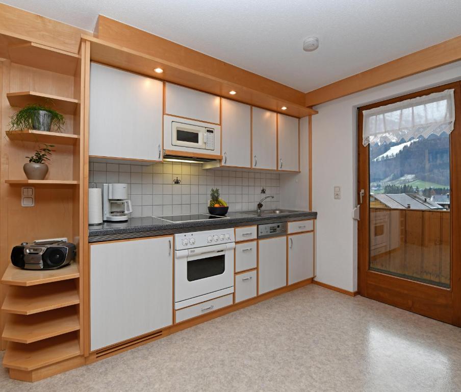 Kuchyň nebo kuchyňský kout v ubytování Rüf Wohlfühl-Apartments