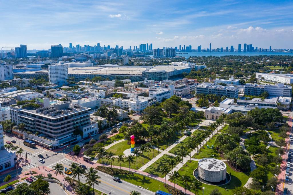 Nespecifikovaný výhled na destinaci Miami Beach nebo výhled na město při pohledu z hotelu