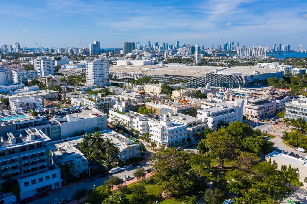 Nespecifikovaný výhled na destinaci Miami Beach nebo výhled na město při pohledu z hotelu