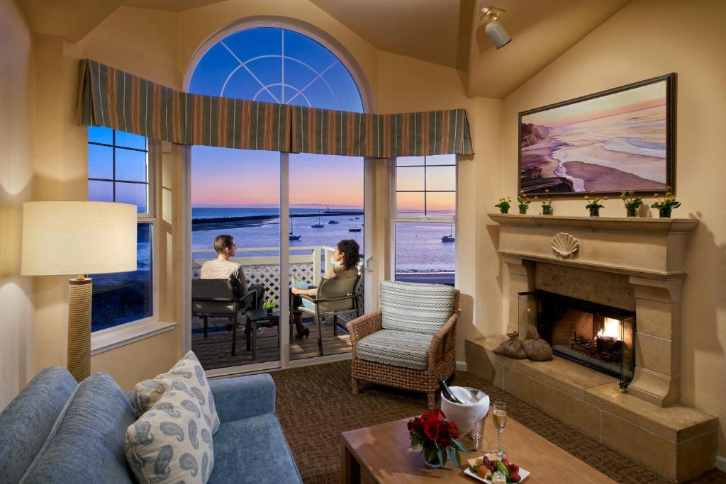 a living room filled with furniture and a fire place at Beach House Half Moon Bay in Half Moon Bay