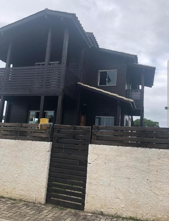  Casa com piscina na Praia do Rosa