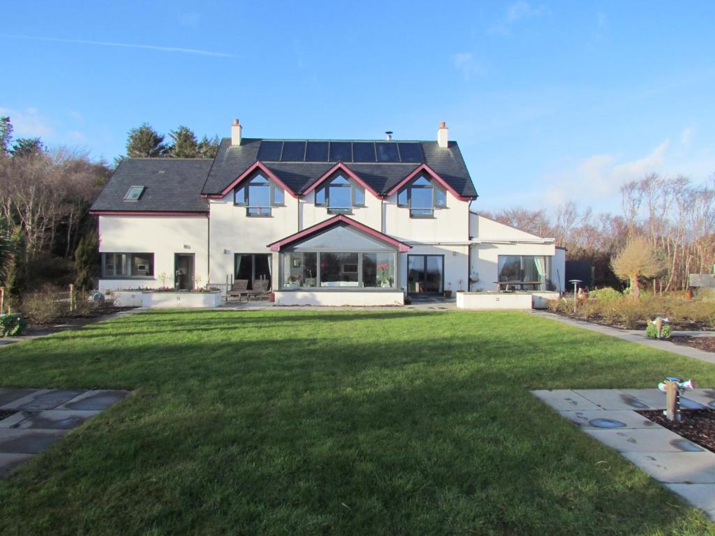 a large white house with a large yard at Romantic Hideaway in Goleen