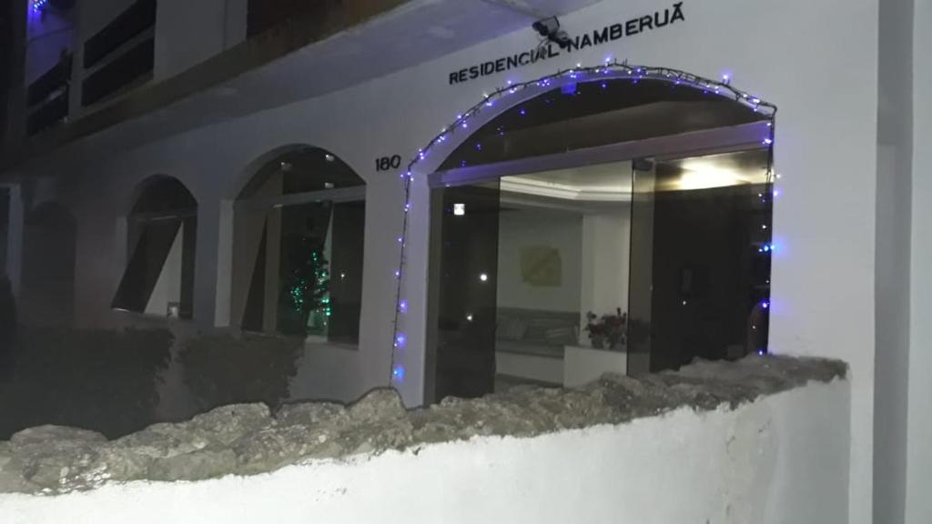  Apartamento 2 quartos na praia enseada do Guarujá-SP