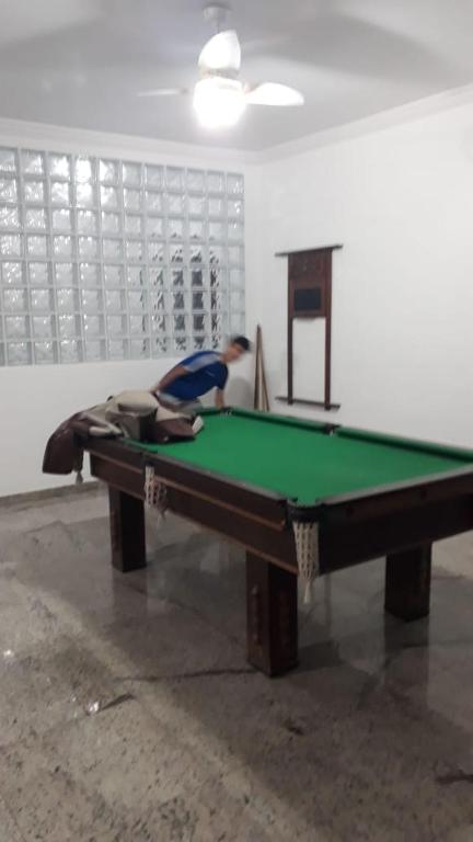  Apartamento 2 quartos na praia enseada do Guarujá-SP