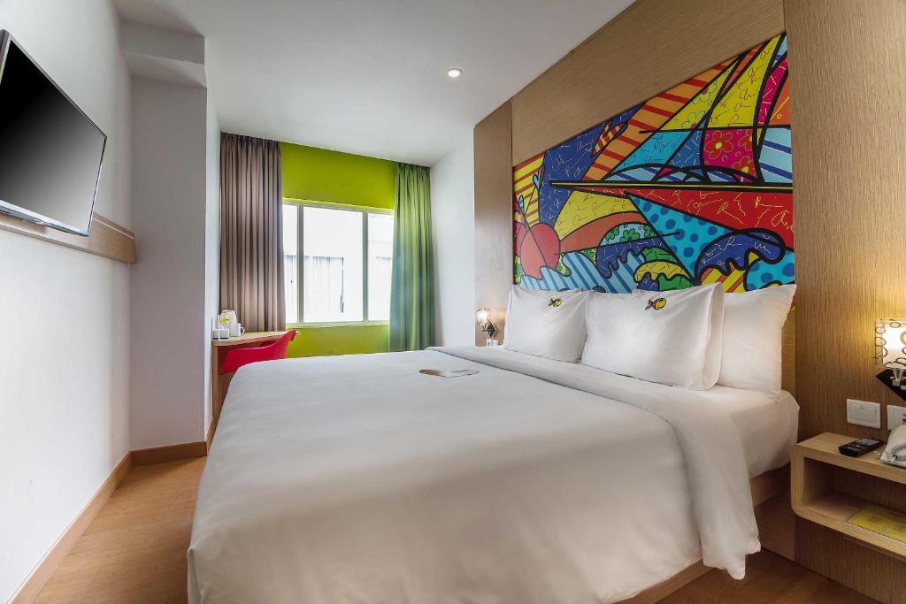 Postel nebo postele na pokoji v ubytování MaxOneHotels at Resort Makassar