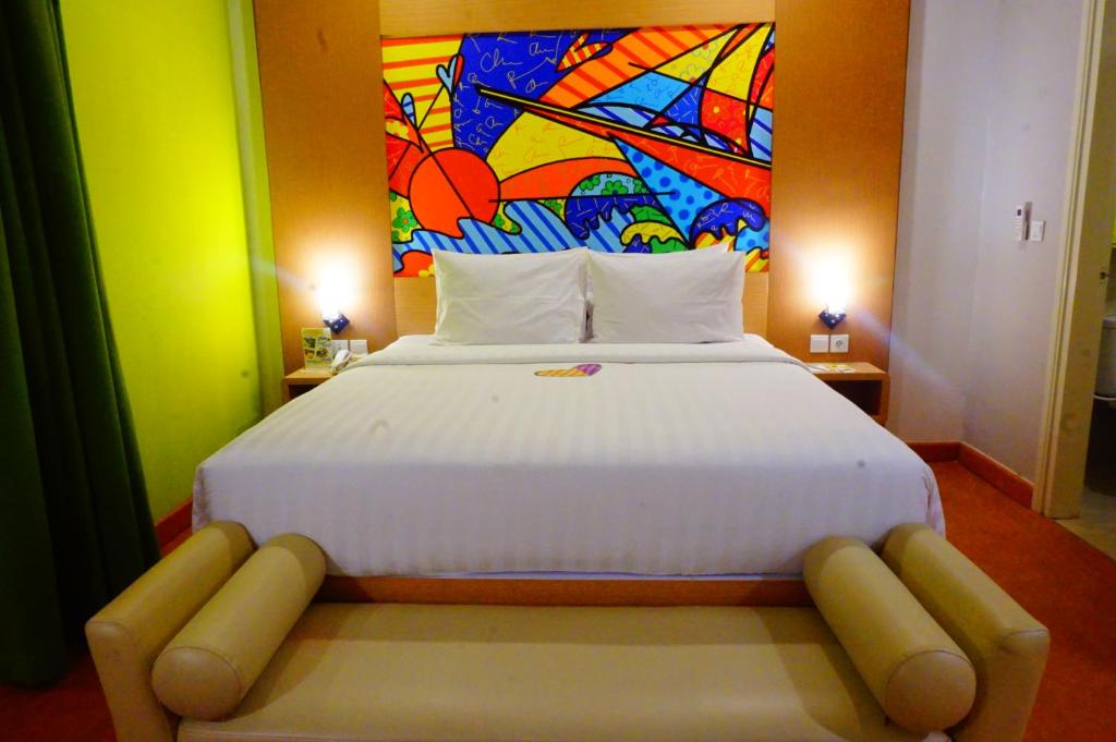 Postel nebo postele na pokoji v ubytování MaxOneHotels at Resort Makassar