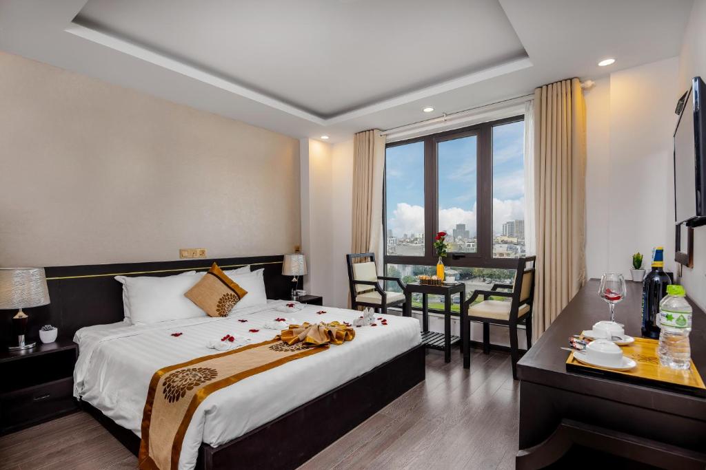 Postel nebo postele na pokoji v ubytování Hanami Hotel Danang