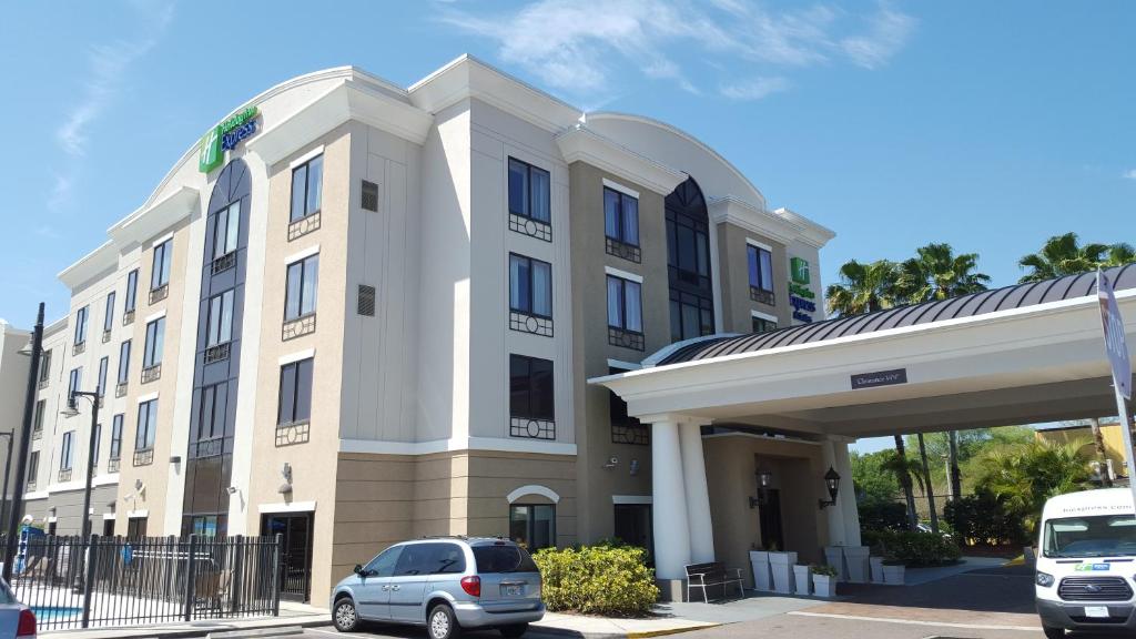 Holiday Inn Express Hotel & Suites Tampa-USF-Busch Gardens by IHG photo