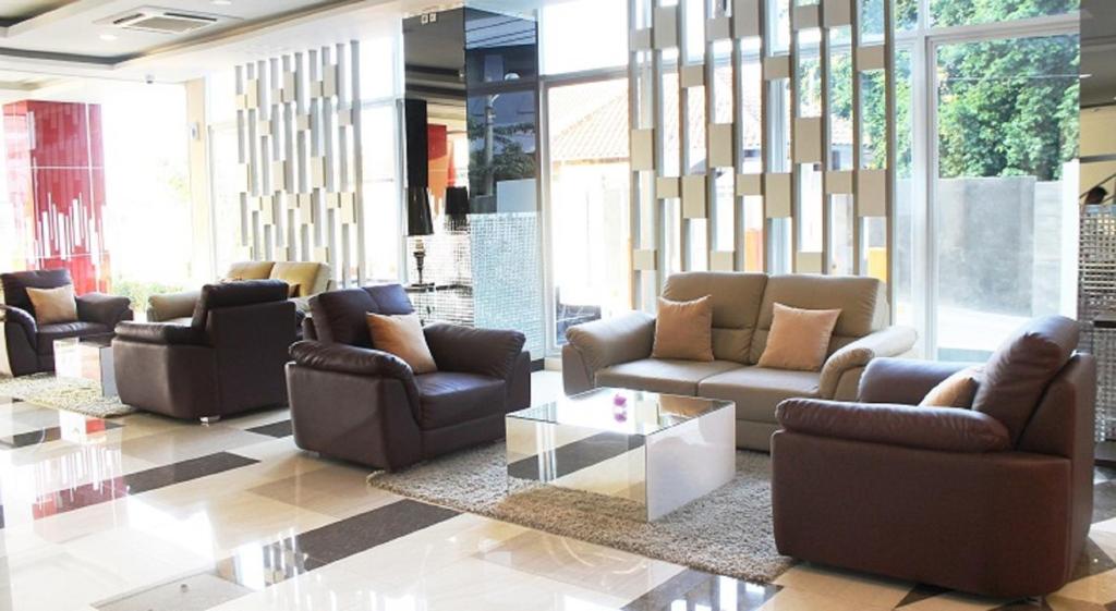 Posezení v ubytování Hotel Gunawangsa MERR